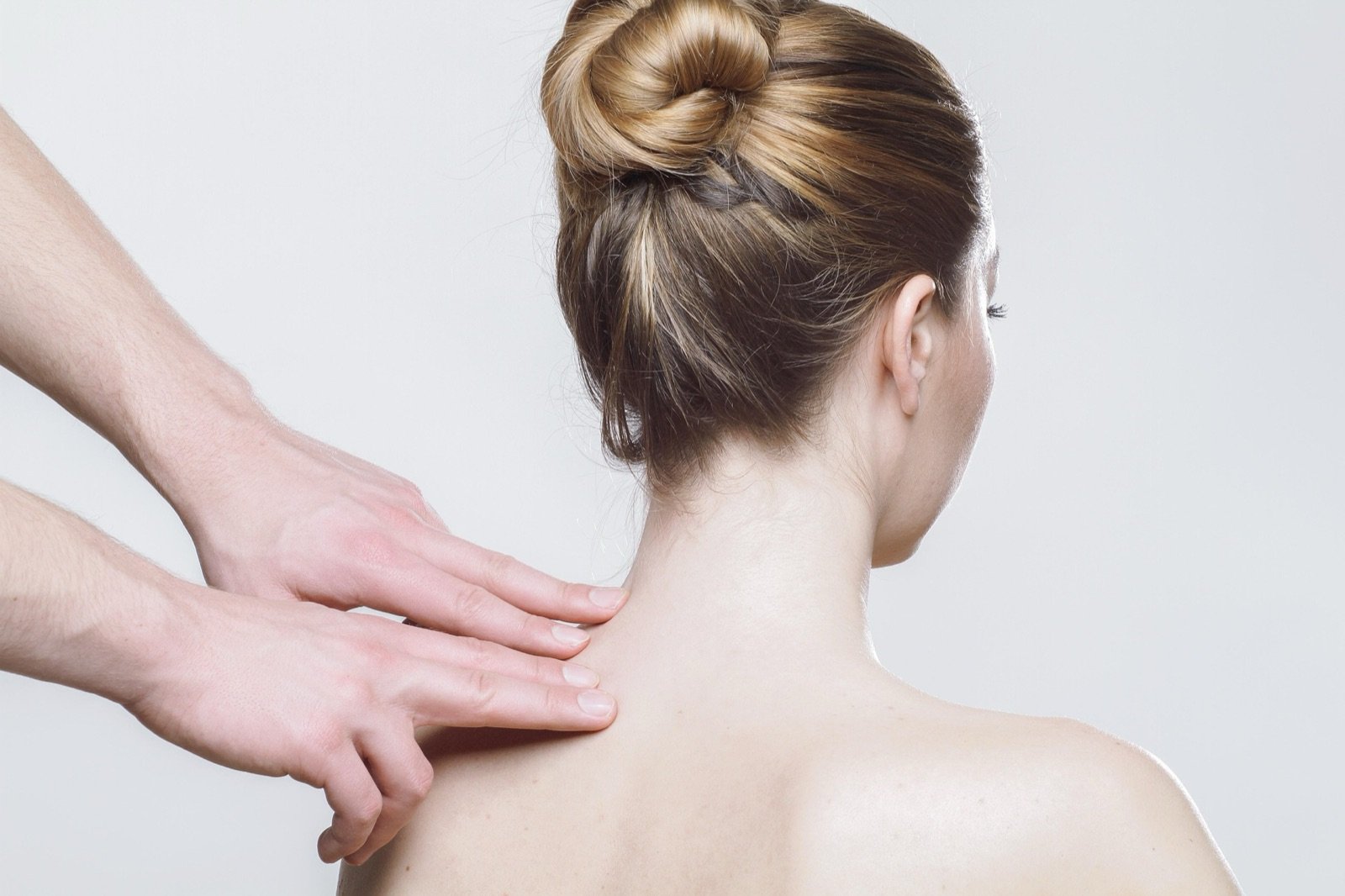 Massage im Nacken